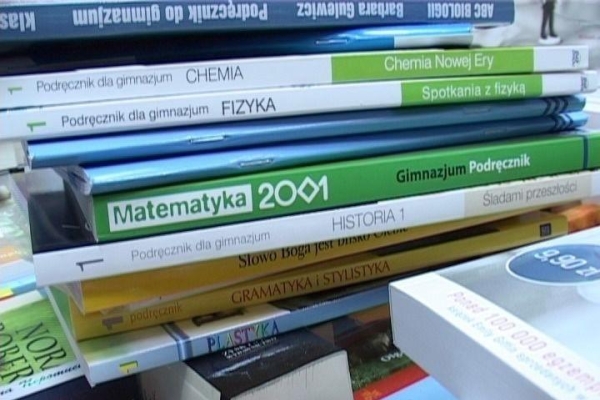 Pruszkowski MOPS zbiera podręczniki