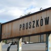 Oblodzony peron w Pruszkowie. PKP przeprasza