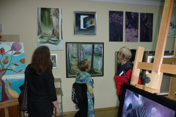 Leśna wystawa Salonu Pruszkowskiego
